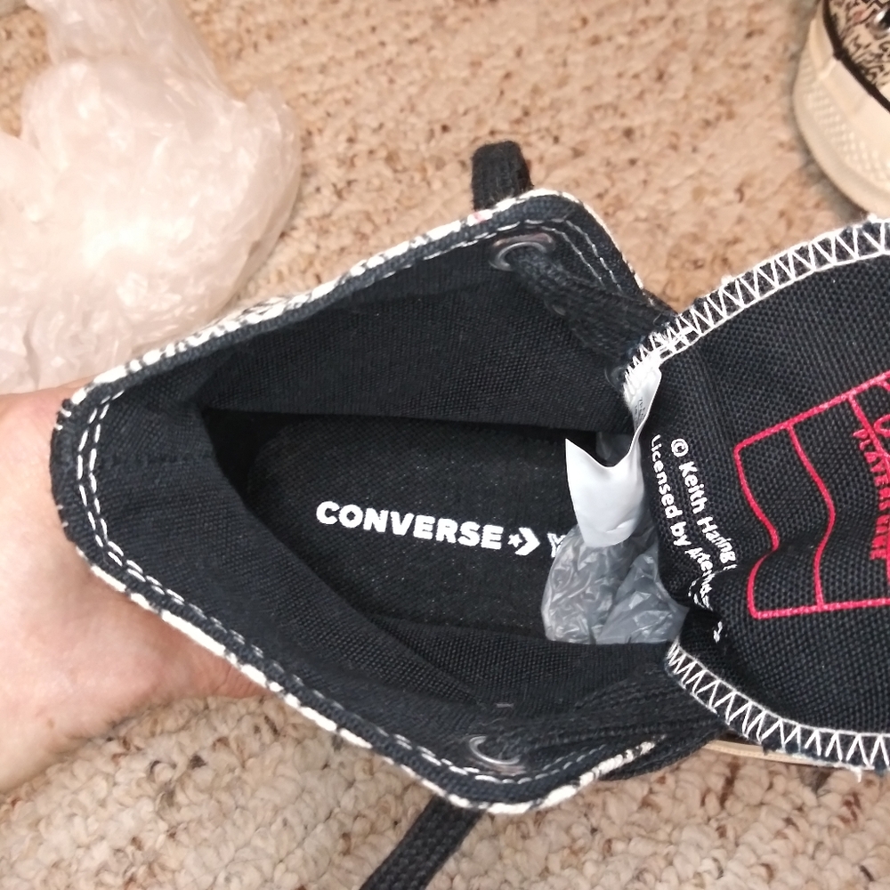 Converse Keith Haring 2021 Unisex Dancing Figures Black, Red/White Chuck Taylors - Picture 7 of 11